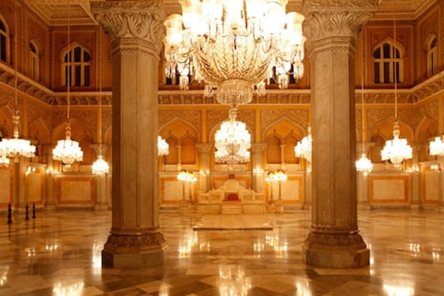 A large room with chandeliers Description automatically generated with low confidence