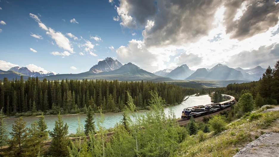 Rocky&rsquo;s train taking on the winding track at Morant&rsquo;s Curve.