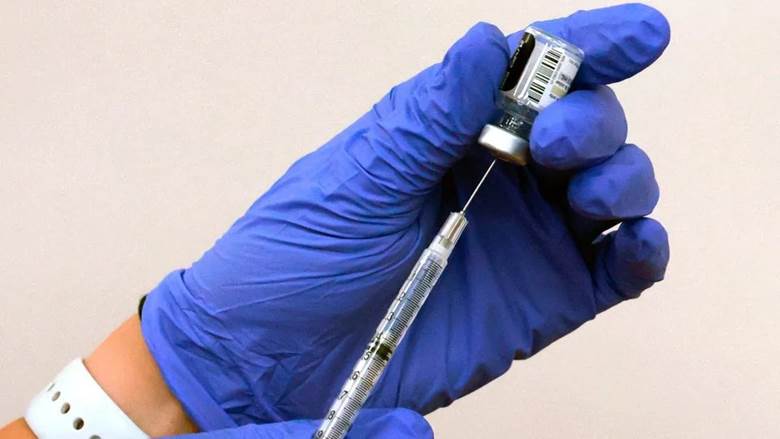 A close-up of a syringe and a needle Description automatically generated