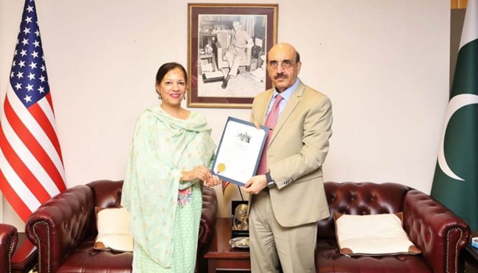 City Council Member Naila Alam presents August 14 proclamation to Pakistan Ambassador to the US Masood Khan at the Embassy of Pakistan in Washington DC.&mdash; Embassy of Pakistan in Washington DC