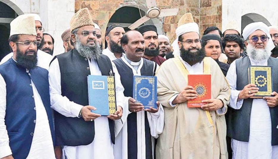 Muslims, Christians urge world to respect holy books.&mdash;APP