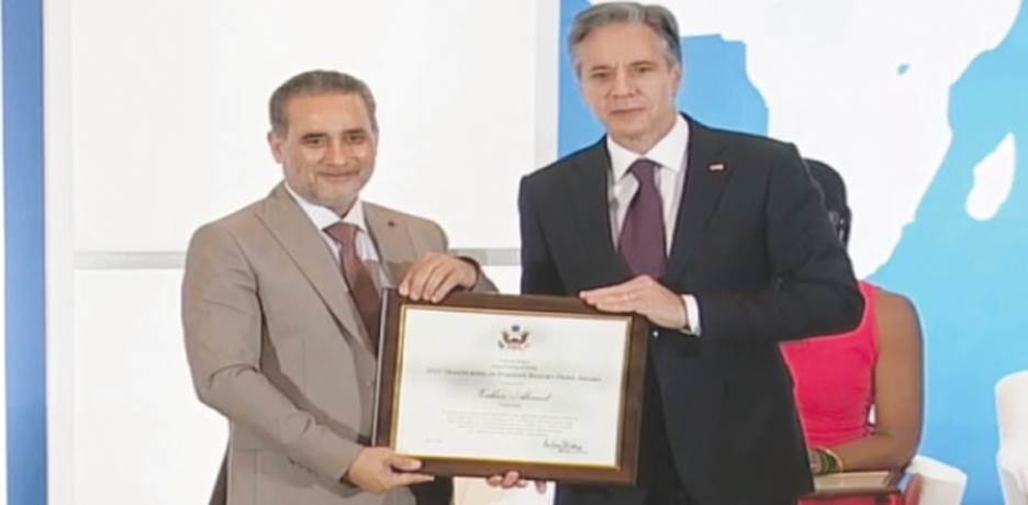 Pakistani police officer Zaheer Ahmed receives an award from US Secretary of State Antony Blinken.—Courtesy US State Dept