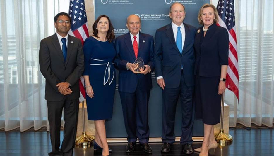 American citizen of Pakistani origin S. Javaid Anwar (centre) poses for a photo with former US president George W. Bush and others at the Presidential Reception of 25th Annual Jesse H. Jones Awards Luncheon. &mdash; Supplied