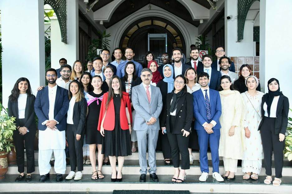 Prime Minister Anwaarul Haq Kakar poses with students from Harvard on Saturday.&mdash;External Publicity Wing/X