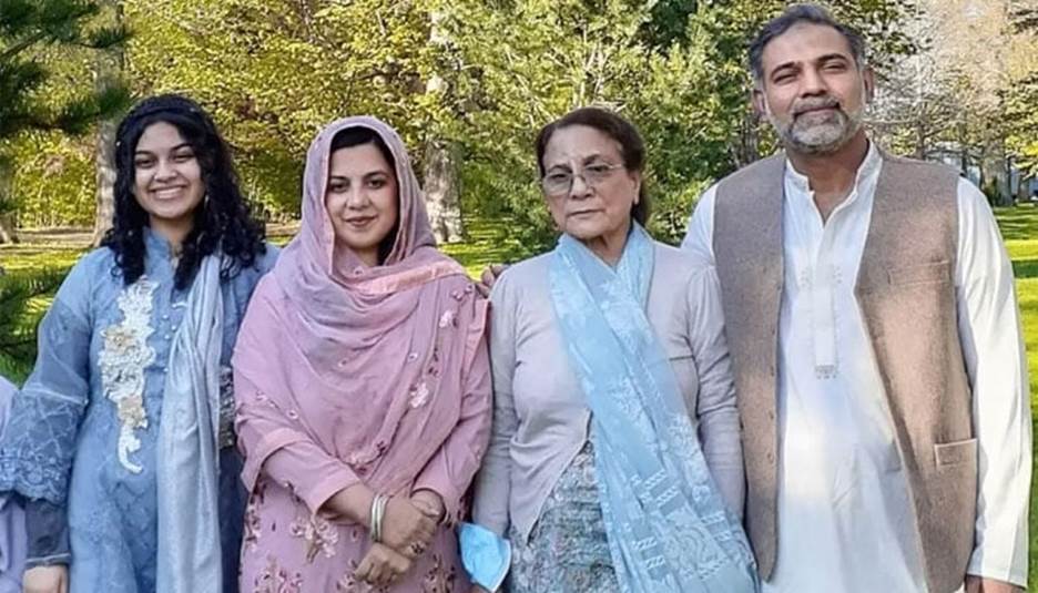 From left to right: Yumna Afzaal, Madiha Salman, Salmans mother Talat Afzaal and Salman Afzaal pose for a family photo. &mdash; BBC/File