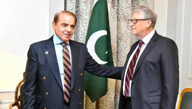 Prime Minister Shehbaz Sharif (left) gestures in meeting with co-chair of the Bill and Melinda Gates Foundation Bill Gates on the sidelines of the 77th session of UNGA, New York, September 22, 2022. &mdash; PID
