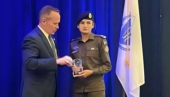 Rawalpindi Chief Traffic Officer SP Beenish Fatima (right) receives the award from the IACP president. &mdash; X/@OfficialDPRPP