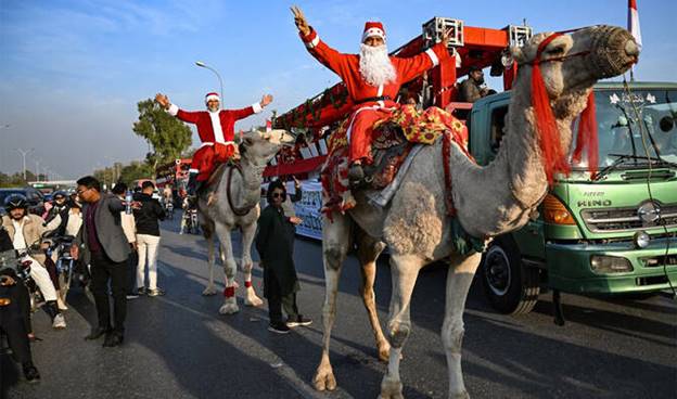 Santas on camels lead Christmas rally in Pakistani capital
