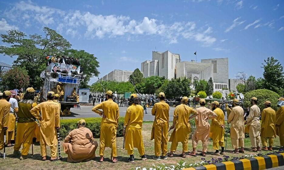 Supporters of parties from Pakistan&rsquo;s ruling alliance gather near the Supreme Court in Islamabad today to protest against the judiciary&rsquo;s alleged undue facilitation of PTI chief Imran Khan. &mdash; AFP