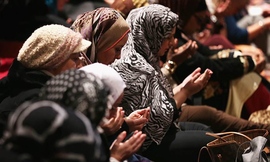 Muslims participate in a Friday prayer November 14, 2014 at the National Cathedral in Washington, DC.&mdash;AFP